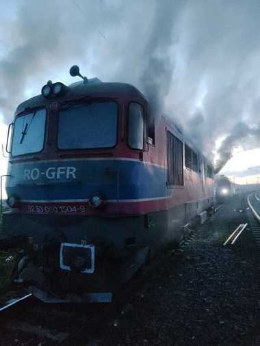 UPDATE - Constanţa: Incendiu la o locomotivă, la ieşirea din Poarta Albă spre Mulfatlar / Trenul nu are încărcătură - FOTO / VIDEO