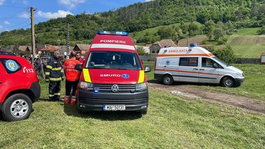 UPDATE - Sibiu: Copil de şapte ani, accidentat de o autoutilitară, fiind prins sub aceasta/ El era inconştient şi i s-au făcut manevre de resuscitare, fără rezultat însă/ Băiatul a fost declarat decedat