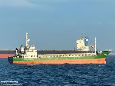 UPDATE - Marinarii salvaţi după scufundarea navei în apropiere de Sfântu Gheorghe au ajuns în Portul Constanţa / Unul singur a fost transportat la spital / MApN: Un elicopter participă la căutări / Căutările marinarilor dispăruţi au fost suspendate