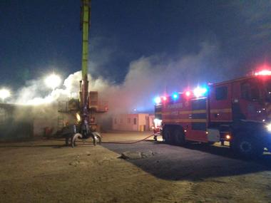 Garda de Mediu: În urma incendiului din Portul Constanţa au fost degajate în atmosferă emisii poluante/ Au ars şi 500 de kilograme de substanţe periculoase/ Societatea a fost amendată cu 15.000 de lei 