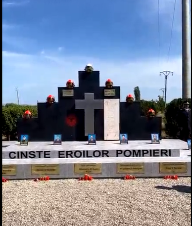 Buzău - 20 de ani de la tragicul accident din Mihăileşti în care au murit şapte militari, dar şi doi jurnalişti, opt localnici şi şoferul camionului / Eveniment de comemorare, în prezenţa lui Raed Arafat şi a conducerii IGSU – VIDEO