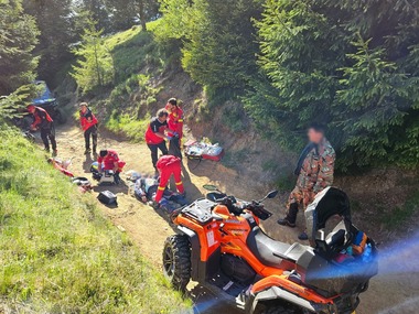 Sibiu: Bărbat de 58 de ani, mort pe un drum forestier dintre Păltiniş şi Şanta, după ce s-a răsturnat cu ATV-ul, fiind prins sub acesta - FOTO