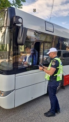 Dâmboviţa: Şoferul unui autobuz şcolar, prins băut la volan / Testul făcut de Poliţie a indicat o alcoolemie de 0,28 mg/l alcool pur în aerul expirat