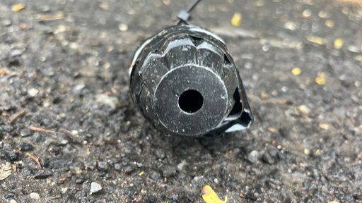 Proiectil găsit în dreptul unei clădiri din Sectorul 3 al Capitalei/ Traficul pe stradă a fost restricţionat, iar elevii şi cadrele didactice de la şcoala din apropiere - evacuaţi/ Specialiştii afirmă că dispozitivul nu prezintă pericol
