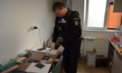Percheziţii în Bucureşti şi Constanţa într-un dosar de trafic de migranţi / Două persoane sunt acuzate că au racolat cetăţeni din Orientul Mijlociu şi le-au obţinut acestora avize de muncă pe baza unor documente false  - FOTO
