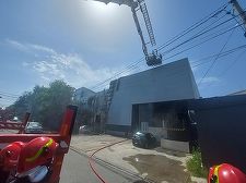 Bucureşti: Incendiu la un imobil în care funcţionează un magazin, o sală de fitness şi o sală de evenimente - FOTO
