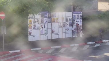 Şapte incidente care au vizat ruperea sau mâzgălirea afişelor electorale, constatate în Sibiu în ultimele două săptămână / Autorii au fost identificaţi / Poliţia Locală a predat imaginile către Inspectoratul de Poliţie - FOTO

