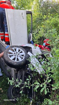 UPDATE - Arad: Patru persoane au fost rănite într-un accident rutier / Trei maşini implicate / Trei victime, transportate la spital - FOTO

