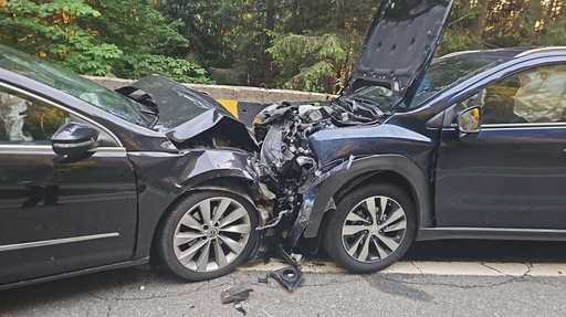 Accident pe Transfăgărăşan – S-au ciocnit două maşini, două femei fiind rănite - FOTO