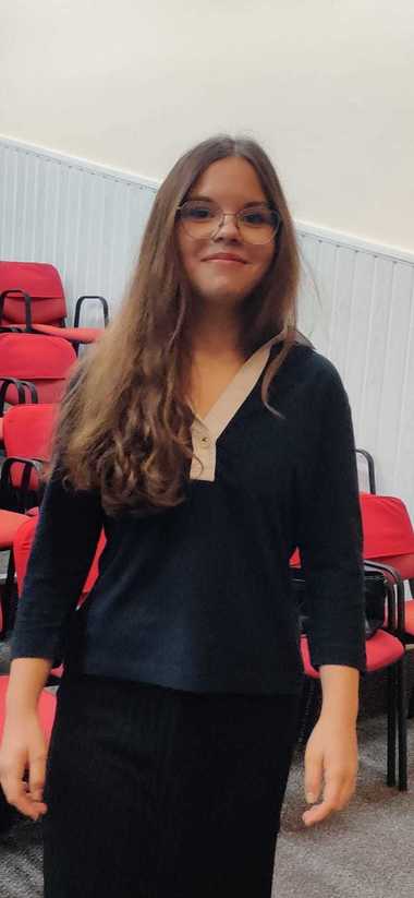UPDATE - Cluj: Fată de 15 ani, căutată de poliţişti după ce a plecat de acasă şi nu s-a mai întors/ Adolescenta, găsită pe o stradă din Turda
