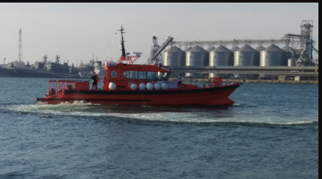 UPDATE - Un echipaj ARSVOM intervine pentru preluarea unui marinar ucrainean, care acuză probleme cardiace. Bărbatul se află la bordul unui remorcher, în Marea Neagră / Marinarul a fost preluat în stare stabilă şi conştient 
