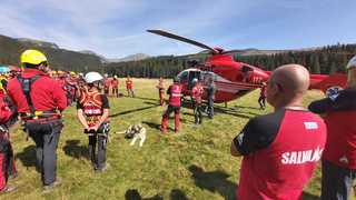 UPDATE - Intervenţii ale salvamontiştilor din Argeş şi Sibiu pentru recuperarea a două persoane care au suferit fracturi la picioare, în diferite zone din judeţul Argeş/ Cele două victime, preluate de elicopter