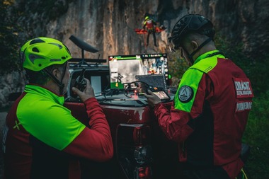 Cele trei persoane căutate de salvamontiştii din Braşov în Munţii Făgăraş au coborât cu bine de pe munte