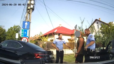 Timişoara: Şofer urmărit în trafic de poliţiştii locali / Circula cu viteză inclusiv pe pistele pentru biciclişti, iar maşina avea numere false de înmatriculare - VIDEO 
