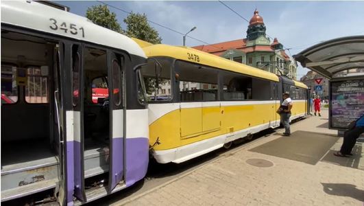 Accident între două tramvaie, în Timişoara/ Circulaţia tramvaielor este blocată în zona centrală a oraşului - FOTO
