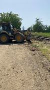 Întârziere de două ore şi jumătate a unui tren de persoane, care a lovit un utilaj intrat în gabaritul căii ferate - FOTO
