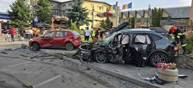 UPDATE - Cluj: Accident rutier pe DN 1, în localitatea Gilău / Doi copii, o femeie şi un bărbat au ajuns la spital, cu toţii sunt conştienţi şi cooperanţi / Accidentul, provocat de un şofer de taxi care a intrat într-o depăşire fără a se asigura
