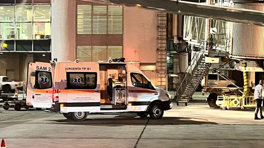 Un pasager al cursei Tarom Frankfurt - Bucureşti a necesitat asistenţă medicală. Acesta a fost aşteptat la aterizare de o ambulanţă  - FOTO