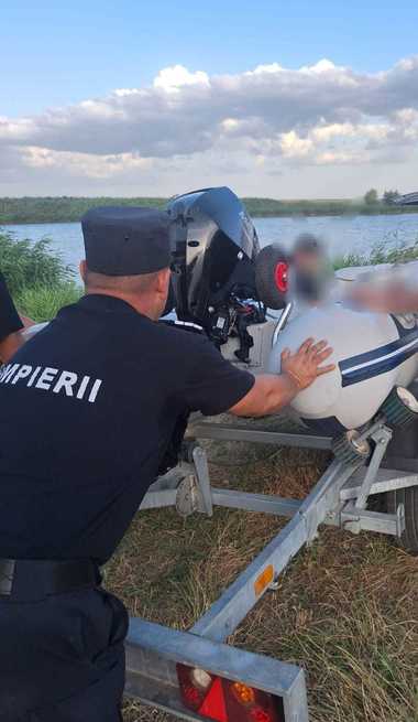 Ialomiţa: Tânăr de aproximativ 20 de ani, înecat în râul Iezer / A fost scos de pompieri