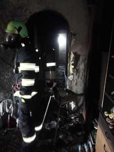 Patruzeci de persoane, evacuate dintr-un bloc din Craiova după ce a izbucnit un incendiu