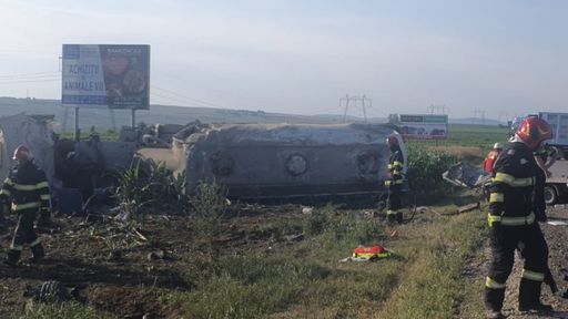  Accident grav în judeţul Suceava. Cinci persoane au murit. Două dintre victime erau minori - FOTO

