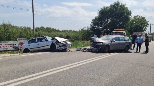 Gorj: Şase persoane, între care doi copii, rănite în urma unui accident rutier - FOTO
