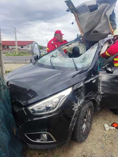 UPDATE - Mehedinţi: Un mort şi trei răniţi, într-un accident în care au fost implicate cinci maşini, pe DN 6