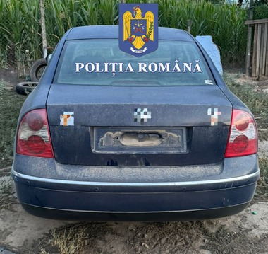 Constanţa: Adolescent de 16 ani, fără permis, depistat în trafic de poliţişti / A refuzat să oprească, fiind urmărit / A ascuns maşina în curtea casei şi a fugit cu alta, fiind prins / Autoturismul, fără acte