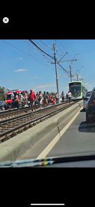 UPDATE - Accident de circulaţie pe Podul Grant – Un motociclist a lovit bordura şi a căzut pe linia de tramvai / Bărbatul, de aproximativ 30-35 de ani a murit / Bărbatul avea permisul suspendat  - FOTO