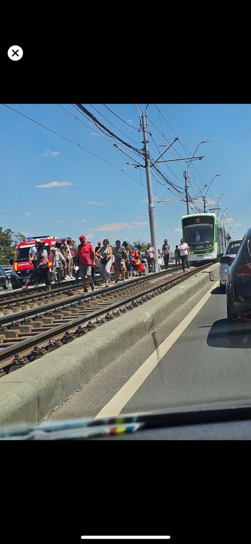 UPDATE - Accident de circulaţie pe Podul Grant – Un motociclist a lovit bordura şi a căzut pe linia de tramvai / Bărbatul, de aproximativ 30-35 de ani a murit / Bărbatul avea permisul suspendat  - FOTO