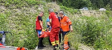 Vrancea: Două persoane au necesitat asistenţă medicală, în urma unui accident cu ATV-ul în zona Lepşa / Victimele, scoase din zona abruptă de salvamontişti - FOTO

