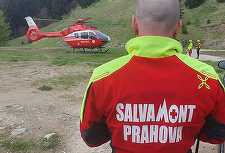 UPDATE - Prahova: Familie epuizată pe un traseu dificil din Bucegi / Băiatul de 15 ani a şi căzut, fiind preluat cun elicopterul / Şi un turist care a suferit o enrorză a fost evacuat cu elicopterul 