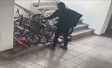Bărbat care a furat mai multe biciclete din Bucureşti, arestat preventiv - VIDEO
