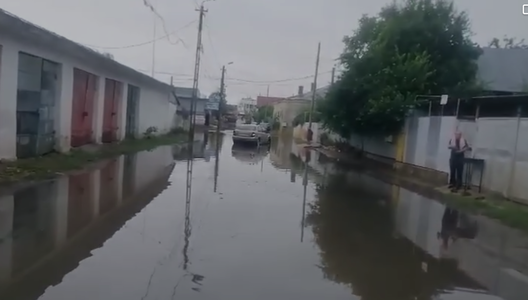 Galaţi: Clădire a Spitalului Tecuci, afectată în urma furtunii - VIDEO