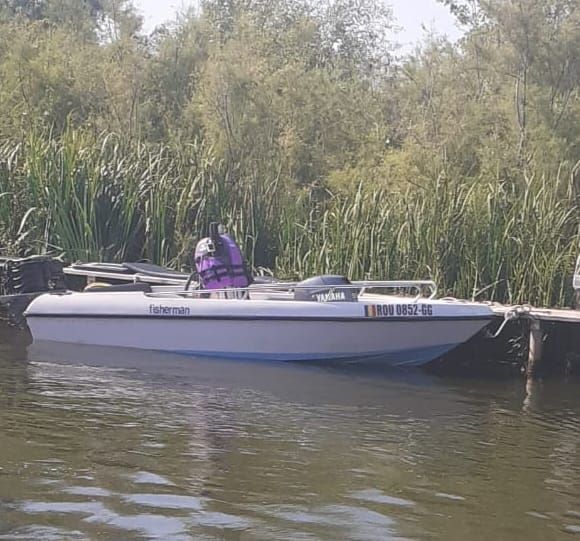 Tulcea:  O ambarcaţiune de agrement cu patru persoane la bord s-a răsturnat în zona Sfântu Gheorghe, la aproximativ 70 de metri de mal / Persoanele au fost salvate şi nu au avut nevoie de îngrijiri medicale 
