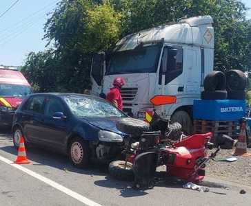 Accident între un autoturism şi un ATV pe DN 16, în judeţul Cluj. Bărbatul care conducea ATV-ul era băut, fără permis, iar vehiculul nu e înmatriculat în circulaţie
