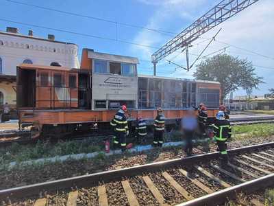 Suceava: Incendiu izbucnit la o locomotivă, în gara localităţii Vereşti / Degajări de fum

