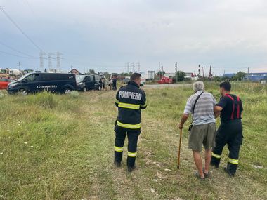 Locomotiva unui tren de călători a luat foc, în apropiere de Oradea/ Călătorii, evacuaţi