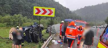 Suceava: Accident între un microbuz şi un TIR, pe DN 17 / A fost activat Planul Roşu de Intervenţie / 9 persoane implicate, 4 au primit îngrijiri medicale - FOTO

