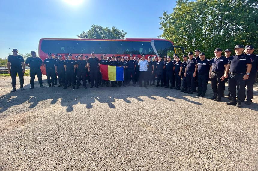 Pompierii români pre-poziţionaţi în Franţa pentru a ajuta la stingerea incendiior de pădure, alertaţi de colegii francezi / Intervin în localitatea Elne, unde riscul de producere a incendiilor de vegetaţie este moderat spre crescut, din cauza vântului