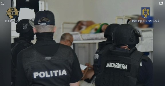 IGPR - 22 de percheziţii în Argeş, Teleorman, Gorj, Ilfov şi în Bucureşti, inclusiv în 4 penitenciare, la membrii unei grupări care vindea substanţe psihoactive şi dopante / Din cele 5 persoane cercetate, trei sunt în detenţie - FOTO