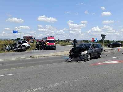 Suceava: Cinci persoane, între care trei copii, transportate la spital după ce două autoturisme s-au ciocnit