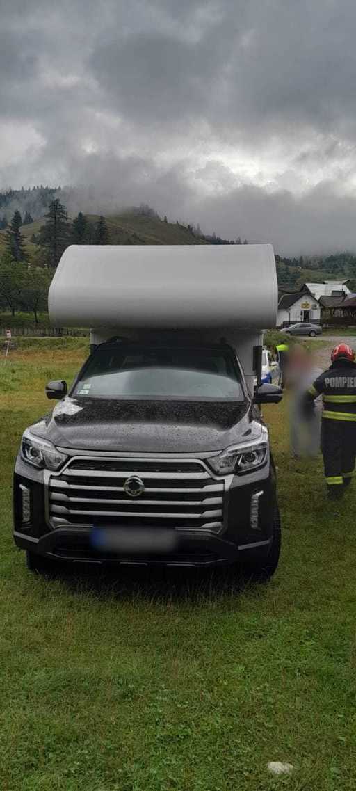 Suceava: Două persoane, rănite după o explozie la o rulotă/ Deflagraţia, în urma acumulării de gaze provenite de la o butelie de voiaj