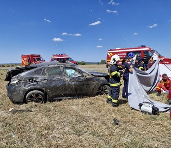 Grav accident de circulaţie produs în judeţul Bihor – Doi adulţi şi o fetiţă au murit / O fetiţă în stare de inconştienţă, preluată de un elicopter SMURD - FOTO

