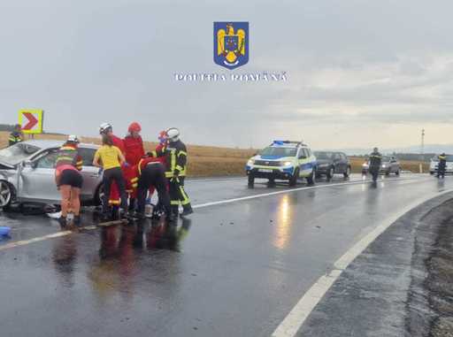 UPDATE - Două persoane au murit şi alte cinci au fost rănite într-un accident pe DN 1, în judeţul Braşov/ Traficul este blocat