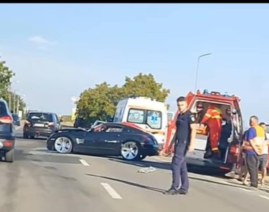 Maramureş: Cinci persoane, rănite şi duse la spital după ce un microbuz şi un autoturism s-au ciocnit - FOTO
