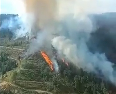 Două incendii de pădure, în zone montane foarte greu accesibile din judeţul Gorj - VIDEO
