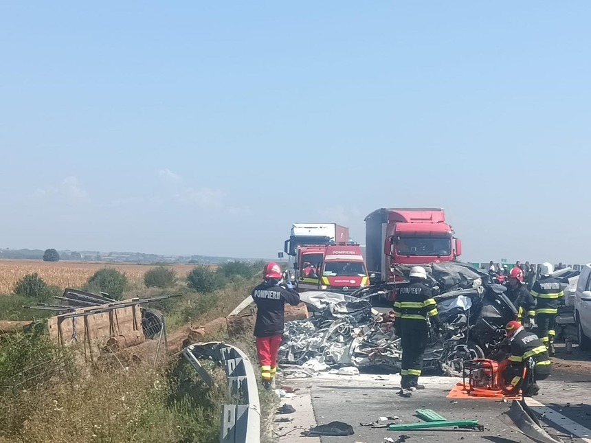 UPDATE - Maşină a Consulatului Ungariei la Bucureşti, implicată într-un accident pe autostrada A1, între Timişoara şi Lugoj / Consulul Ungariei la Bucureşti, care se afla la volan, a murit / Cum s-a produs accidentul - FOTO
