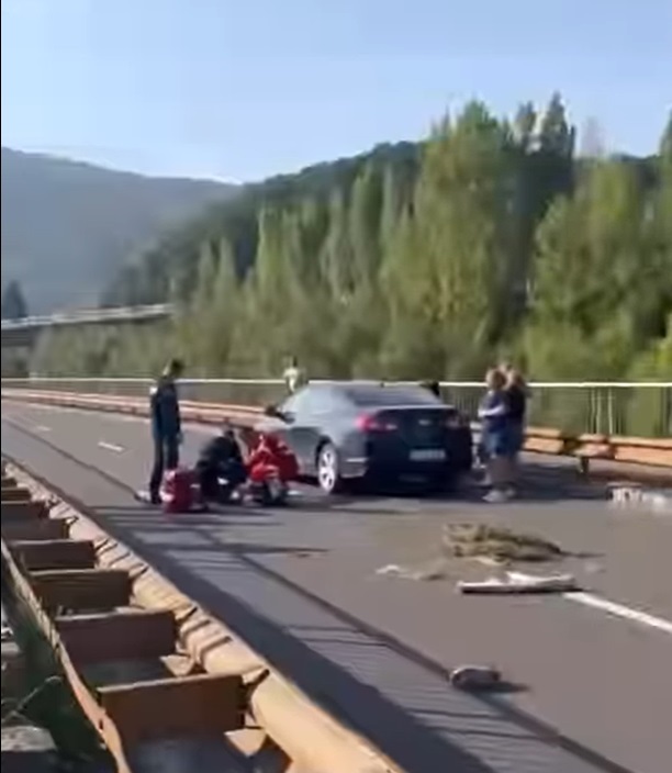 Circulaţie îngreunată pe centura ocolitoare a Braşovului, în urma unui accident. O femeie a fost lovită mortal, pe o trecere pentru pietoni - FOTO, VIDEO