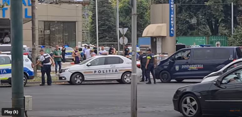 UPDATE - Alarmă cu bombă la un hotel din Timişoara / Mai mulţi oameni au fost evacuaţi / Alerta s-a divedit a fi falsă / Anchetă pentru identificarea apelantului - FOTO / VIDEO